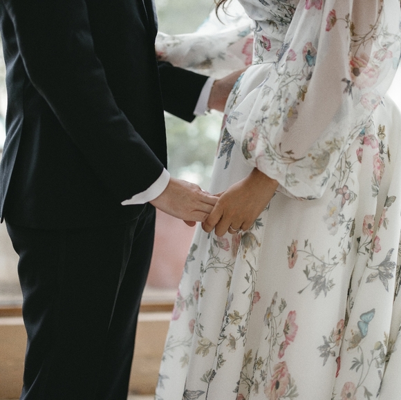 Monique Lhuillier Wedding Dress - Picture 5 of 16